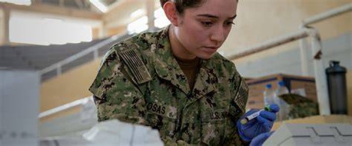 Can females be FMF Corpsman?