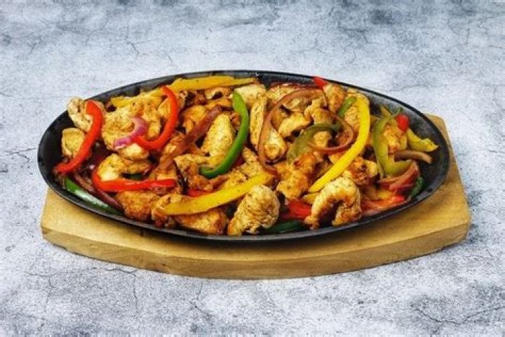 How do Mexican restaurants make fajitas sizzle?