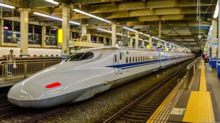 What does the word Shinkansen mean?